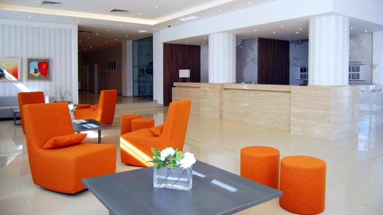 Стойка регистрации в отеле, Nestor Hotel, Айя Напа, Кипр